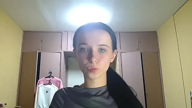 Emilia Light online show from October 2025 06:42:02 PM