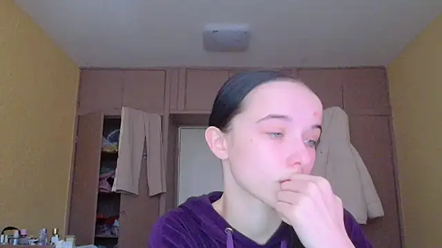 Emilia Light online show from January 2026 08:18:02 AM