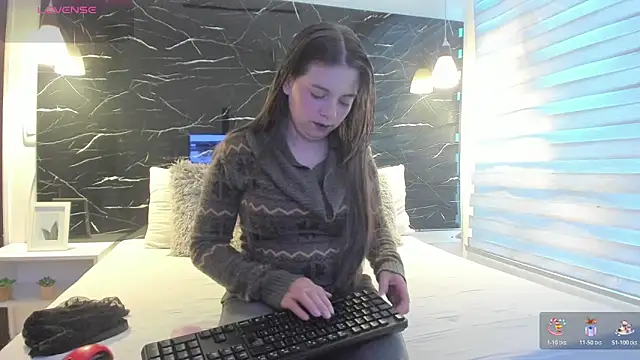 Snapshot of ZOE_LE chatting on February 2026 11:49:01 AM ZOE LE online show from February 2026 11:49:01 AM