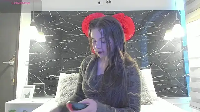 Snapshot of ZOE_LE chatting on February 2026 11:44:02 AM ZOE LE online show from February 2026 11:44:02 AM