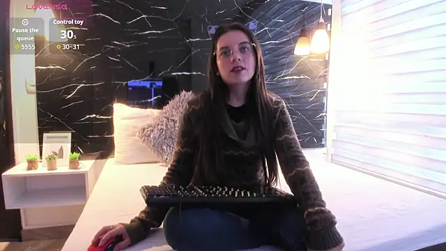 Snapshot of ZOE_LE chatting on October 2025 11:54:01 AM ZOE LE online show from October 2025 11:54:01 AM