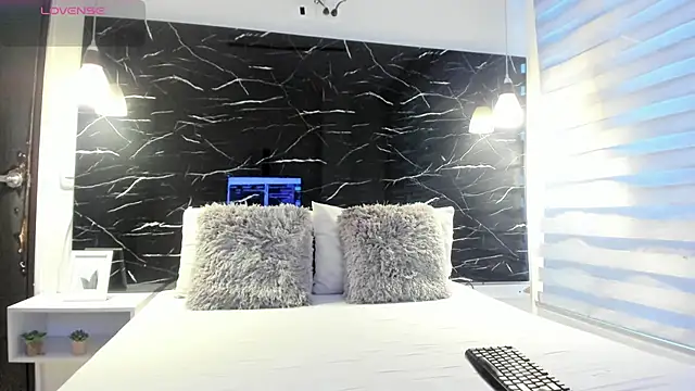 Snapshot of ZOE_LE chatting on February 2026 11:37:02 AM ZOE LE online show from February 2026 11:37:02 AM