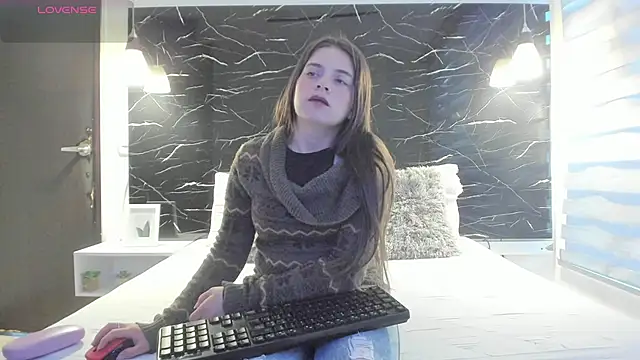 Snapshot of ZOE_LE chatting on February 2026 11:43:02 AM ZOE LE online show from February 2026 11:43:02 AM