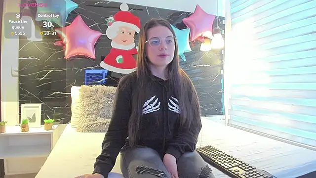 Snapshot of ZOE_LE chatting on December 2025 11:42:01 AM ZOE LE online show from December 2025 11:42:01 AM