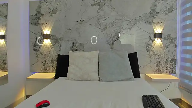 ZOE LE online show from April 2026 11:49:02 AM