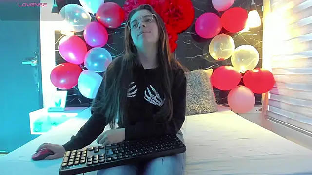 Snapshot of ZOE_LE chatting on February 2026 11:54:01 AM ZOE LE online show from February 2026 11:54:01 AM