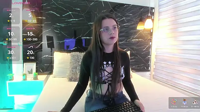 Snapshot of ZOE_LE chatting on November 2025 11:37:01 AM ZOE LE online show from November 2025 11:37:01 AM