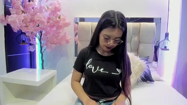 Snapshot of ZOE_LE chatting on November 2025 11:36:01 AM ZOE LE online show from November 2025 11:36:01 AM