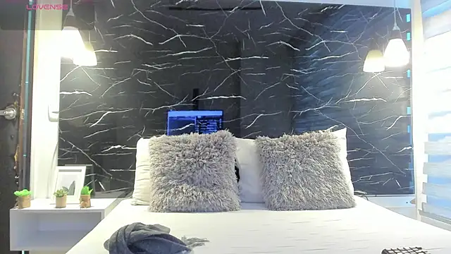 Snapshot of ZOE_LE chatting on February 2026 11:42:02 AM ZOE LE online show from February 2026 11:42:02 AM