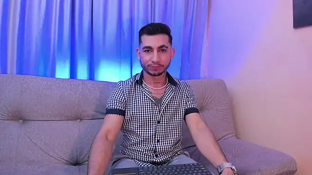 Taylor Lewiis online show from October 2025 04:03:01 AM