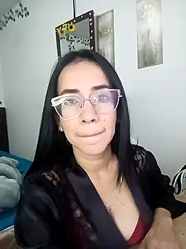 YaraDuartee online show from December 2025 11:10:01 PM