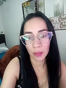 YaraDuartee online show from January 2026 09:00:02 PM