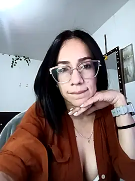 YaraDuartee online show from October 2025 02:11:02 AM