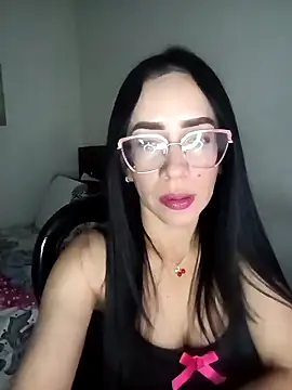 Snapshot of YaraDuartee chatting on April 2026 01:12:02 AM YaraDuartee online show from April 2026 01:12:02 AM