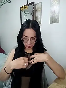 YaraDuartee online show from December 2025 07:41:01 PM