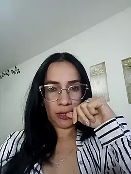 YaraDuartee online show from December 2025 12:33:01 AM