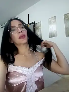 YaraDuartee online show from November 2025 08:47:02 PM