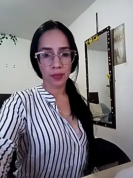 YaraDuartee online show from October 2025 11:46:02 PM