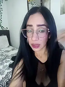 Snapshot of YaraDuartee chatting on March 2026 11:33:02 PM YaraDuartee online show from March 2026 11:33:02 PM
