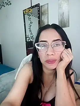 YaraDuartee online show from December 2025 01:43:02 AM