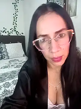 Snapshot of YaraDuartee chatting on March 2026 12:05:01 AM YaraDuartee online show from March 2026 12:05:01 AM
