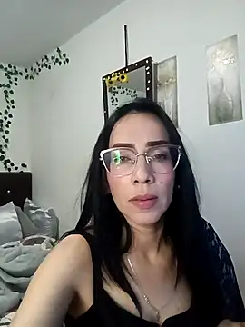 YaraDuartee online show from January 2026 11:41:02 PM