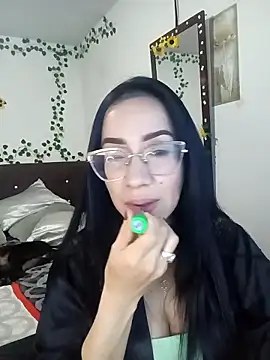 YaraDuartee online show from January 2026 11:47:02 PM