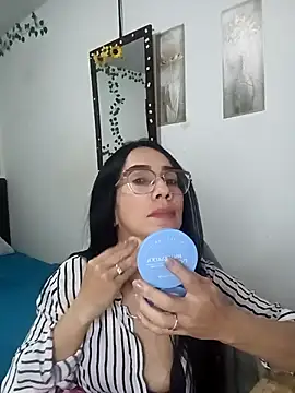 YaraDuartee online show from December 2025 01:10:02 AM