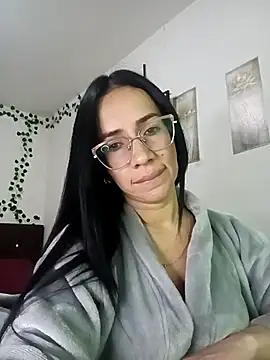 YaraDuartee online show from December 2025 01:28:01 AM