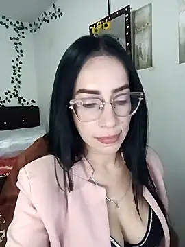 YaraDuartee online show from February 2026 11:47:02 PM