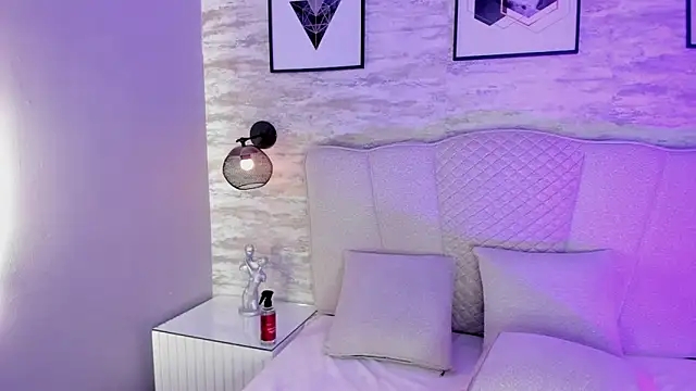 ashlye collins online show from November 2025 06:56:02 AM