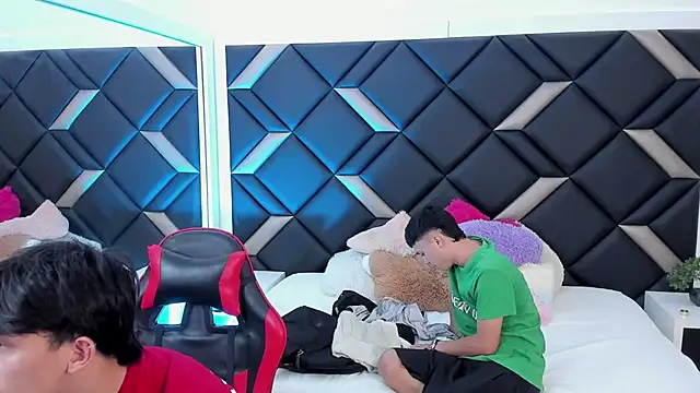 Spaceboys18 online show from November 2025 10:14:02 PM