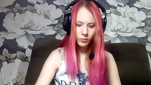 LiaCusson online show from October 2025 05:35:02 PM