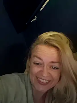 Snapshot of demidelightfulxx chatting on October 2025 08:33:02 PM demidelightfulxx online show from October 2025 08:33:02 PM