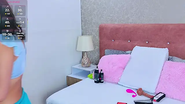 LiaTeylor online show from October 2025 08:09:01 PM