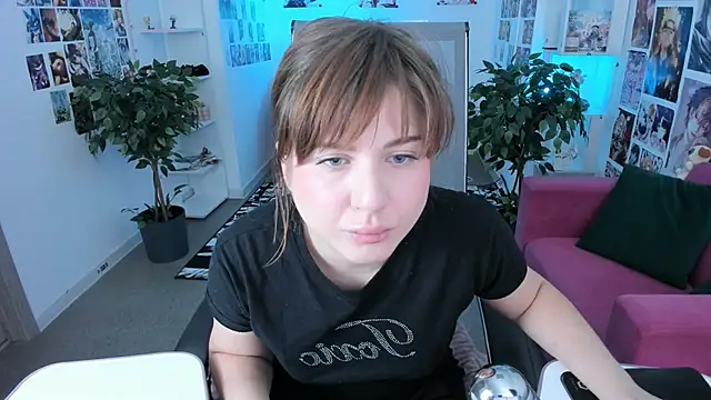 FameyBlum online show from October 2025 08:22:01 AM