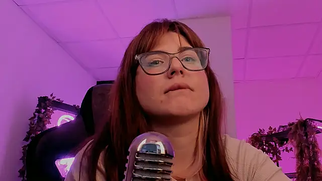 FameyBlum online show from September 2025 01:28:02 PM