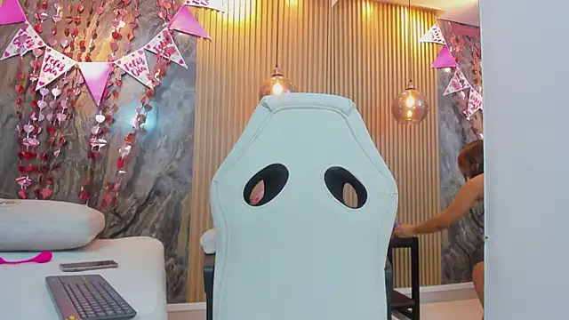 beca winn online show from February 2026 12:36:02 PM