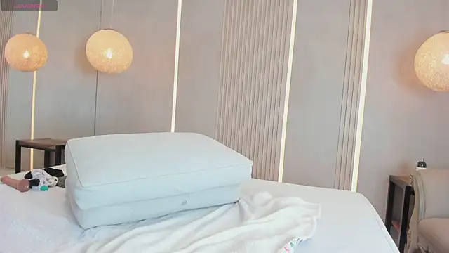 beca winn online show from November 2025 07:28:02 PM