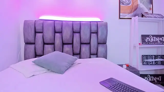 Violet Anders online show from January 2026 06:58:02 PM