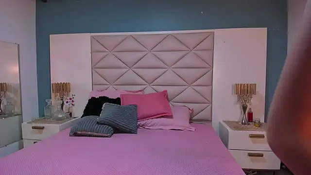 Snapshot of EliDurann chatting on October 2025 11:41:02 AM EliDurann online show from October 2025 11:41:02 AM