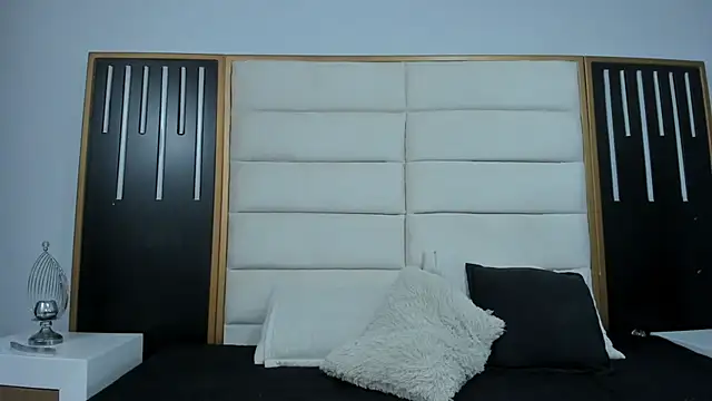 Snapshot of EliDurann chatting on December 2025 11:42:01 AM EliDurann online show from December 2025 11:42:01 AM