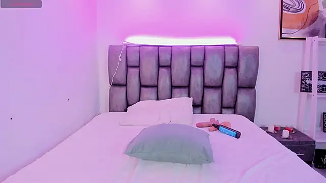 Caroline Millerr online show from February 2026 07:24:01 PM