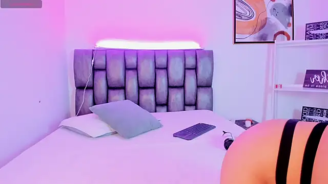 Snapshot of Caroline_Millerr chatting on December 2025 07:48:01 PM Caroline Millerr online show from December 2025 07:48:01 PM