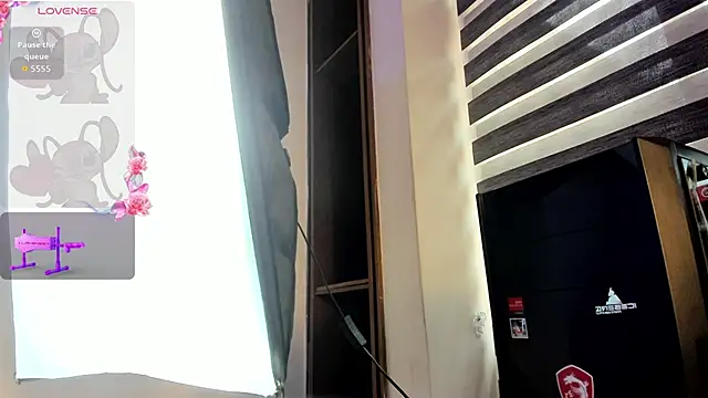 Snapshot of Caroline_Millerr chatting on November 2025 08:09:01 PM Caroline Millerr online show from November 2025 08:09:01 PM