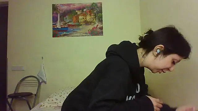 Snapshot of QueenMomyS chatting on December 2025 08:25:01 PM QueenMomyS online show from December 2025 08:25:01 PM