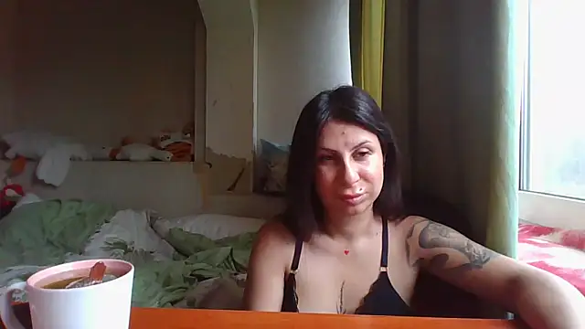 Snapshot of QueenMomyS chatting on November 2025 09:26:02 AM QueenMomyS online show from November 2025 09:26:02 AM