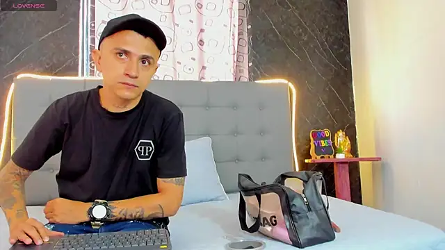 CharlotteAndSimon online show from February 2026 02:08:01 PM