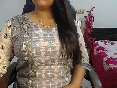 Queen Homaira online show from November 2025 04:45:02 AM