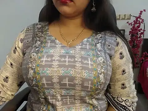 Queen Homaira online show from November 2025 03:54:02 AM